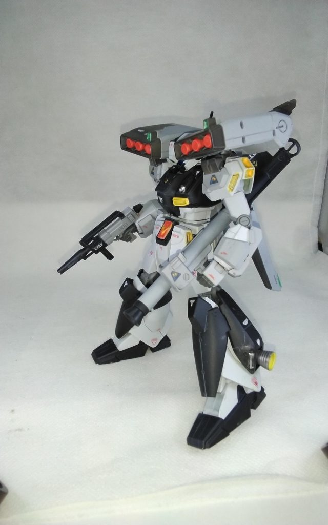 名もなきエースが奮戦し一体誰が乗ってるんだろうかとワキワクしたもんです(バイカス=ウラキ説もありだけど　スタジェ乗っててほしいなぁ　乗ってたら死ぬんだけど…)