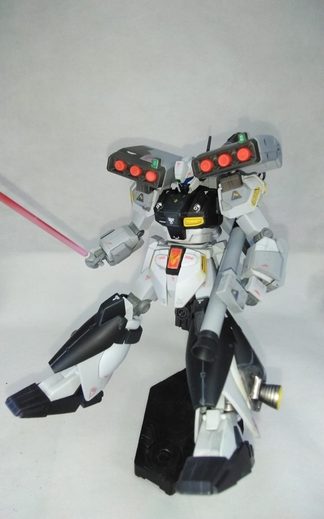 肩のロールにミサイルポットが連動してるので思ったよりアクション取れないのでサーベル装備は断念MGに期待ではでは良いお年を