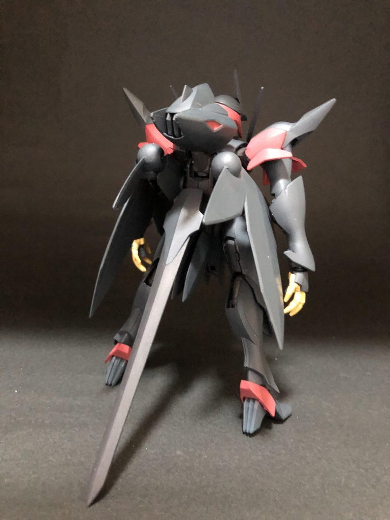 ダークカラーの機体のメインカラーはいつも悩ましいのですが、今回はレッドに合わせてメタリックブラウンを暗くしたものを使いました。筆塗り　全塗装ガンプラ　2022 その98