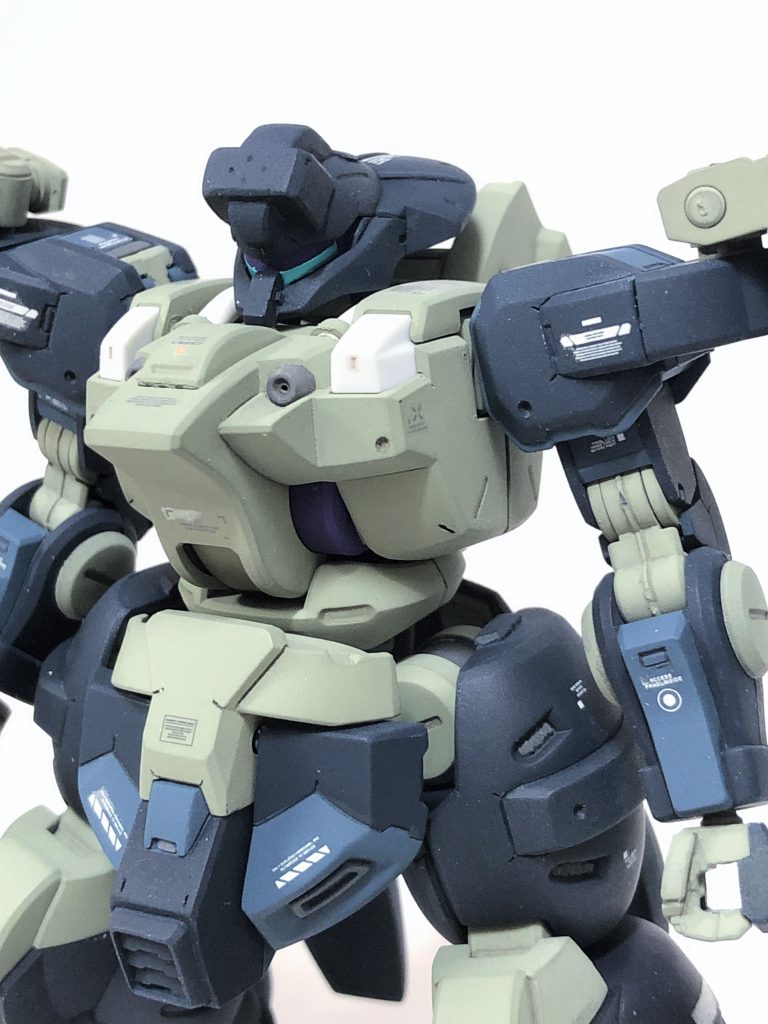 パーツはくっついているところも彫り込んだりすると別パーツっぽく見えるようになるのでよくやります。