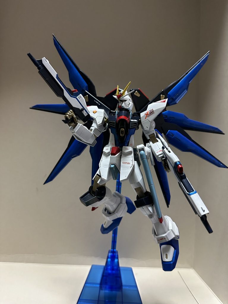 腰が普通にひねれるようになったのでポーズに幅がでました。その為に腰回りは地味に手をいれました。