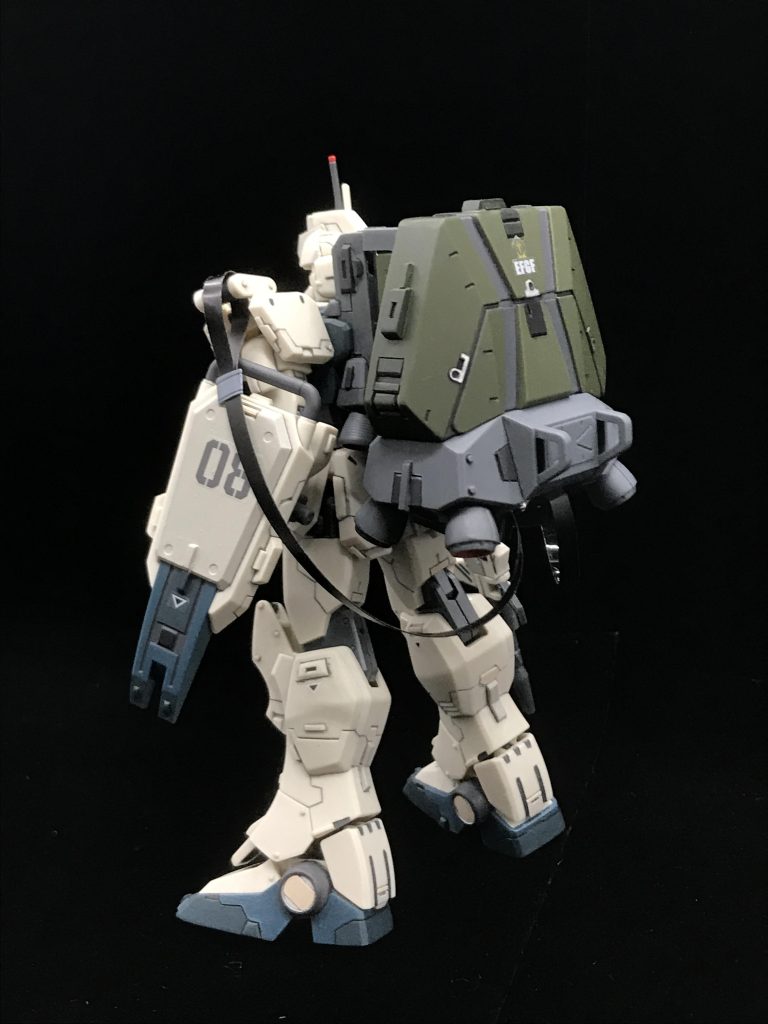 後ろから。わりと渋く仕上がったと思います。にしても、ガンプラの背中ってたまらなくカッコいいですよね。