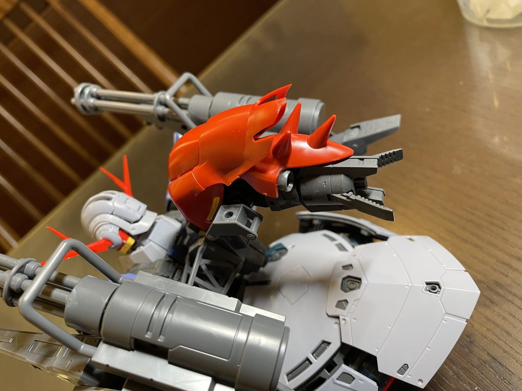 バックパックを検討中赤いやつはMGシナンジュの余りパーツ