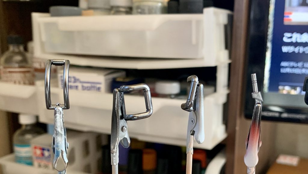 アンテナやパイプガードはシルバーで塗装。