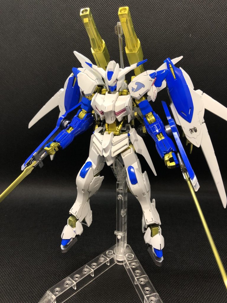 ストフリっぽく、フレームはゴールドに。アゴ部分も延長したり、ツノ削ったり、少し凛々しくしました。