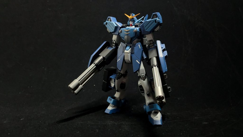 TV版のマリーメイアの反乱では地上戦のため背面のミサイルコンテナを外していた…。