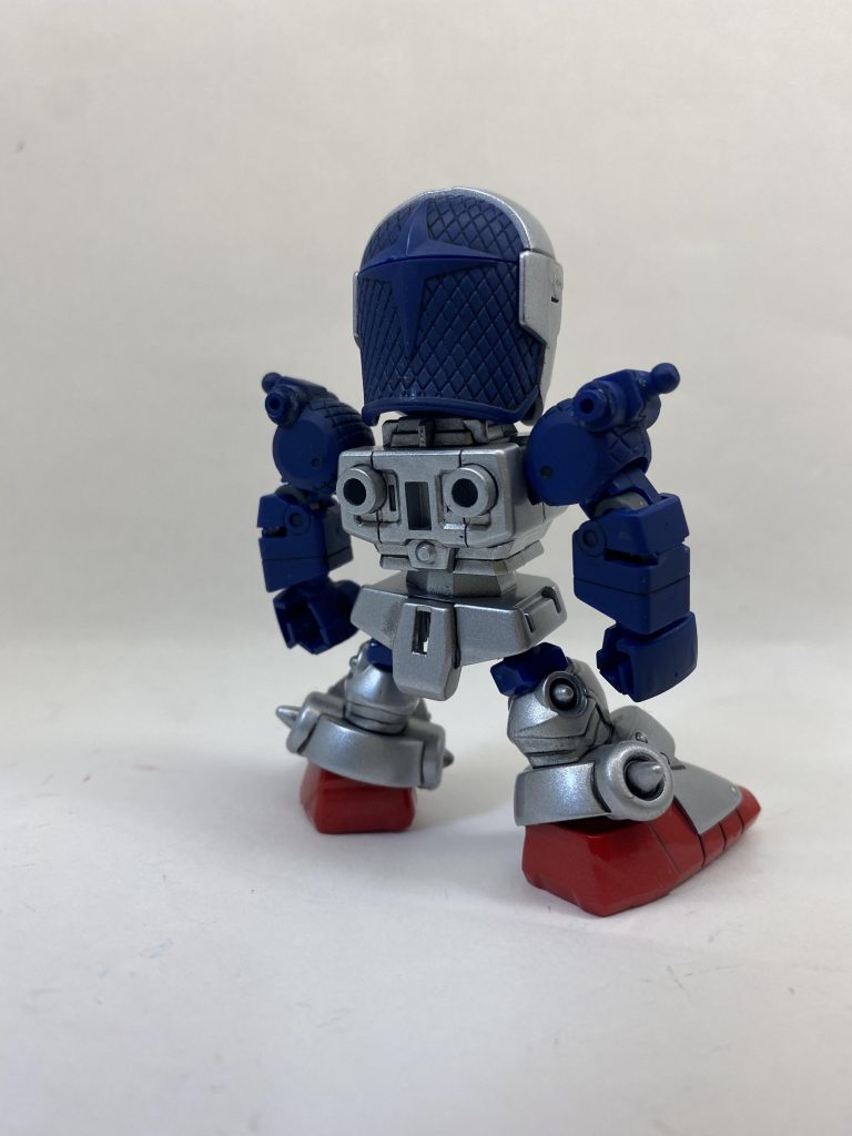 背面。この状態でもほどよくディテールがあっていいですね。