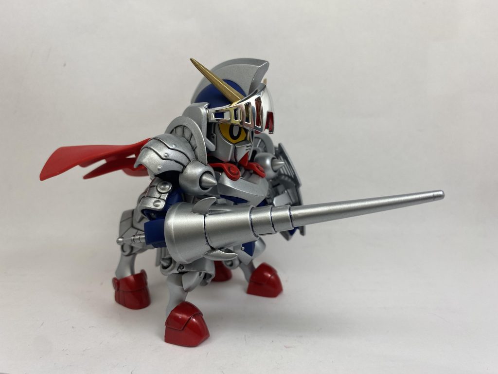 ケンタウロス形態。SDなのにと言うべきなのかだからこそと言うべきなのか分かりませんが,一つのキットでプレイバリューがすごいですね。