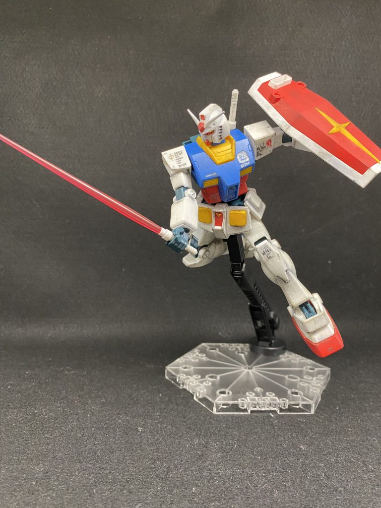 最後は斬りかかるガンダム。ここまで見ていただきありがとうござました。いよいよV作戦の3機が完成したので次は3機でジオラマでも作ろうかなと思っています。それではまた次回。