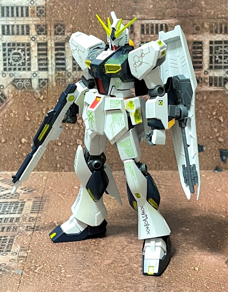 (　。・v・。)ﾉ 今回はウォーハンマーの世界に登場する「ネクロン」という勢力のデカールを使いました。独特の幾何学模様や、配電パターンがマッチしたと思います。