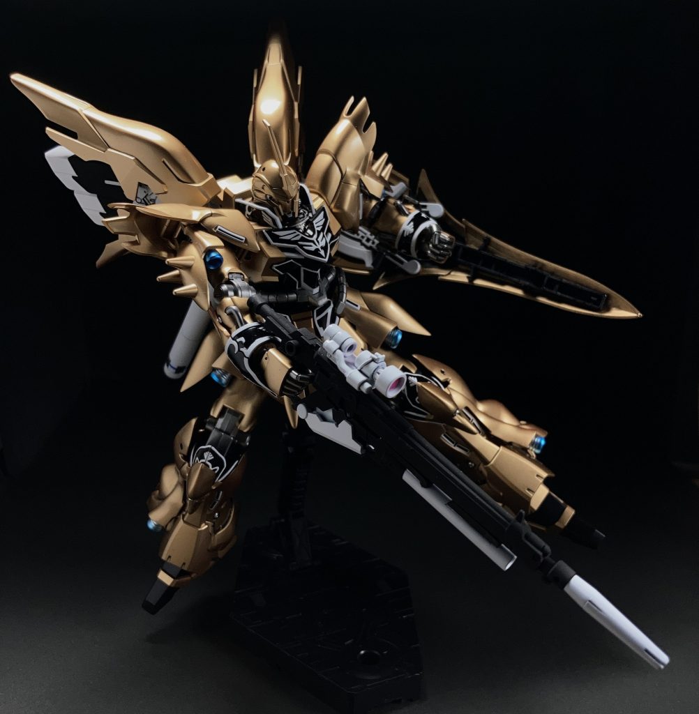 HGはあのデカいバズーカ付いてないので武器を構えると少し寂しい。