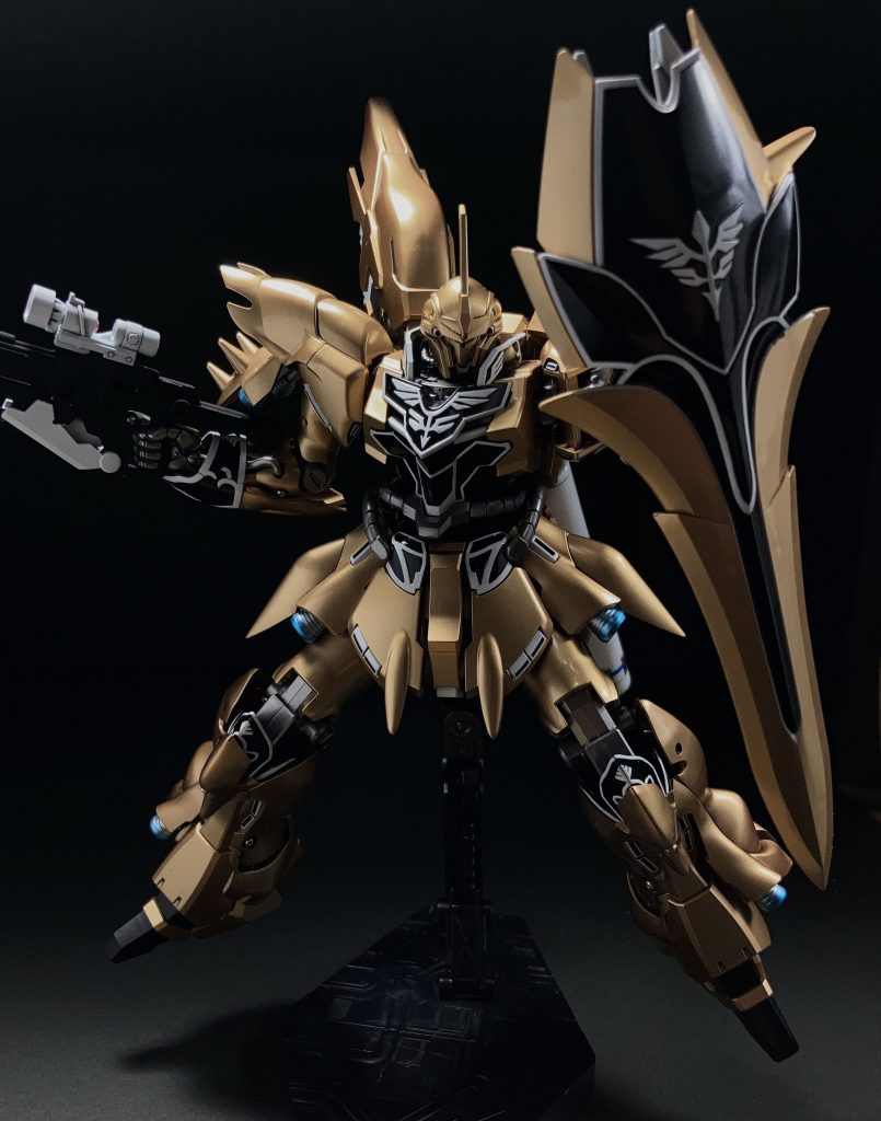 盾を組み立てるときに衝撃でエングレービング部分が一部禿げてしまった。。サフしてたら違ったんだろうか。