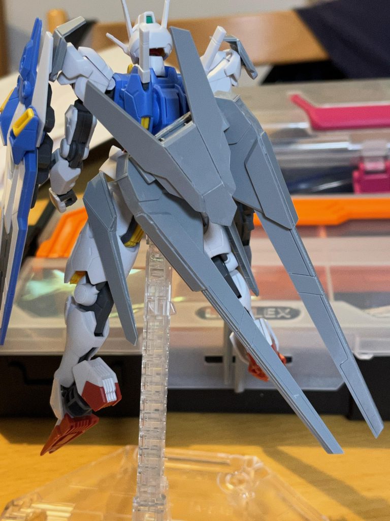 追加武装はプラ板からの切り出し。適当にザクザク切って思うがままに作りました。