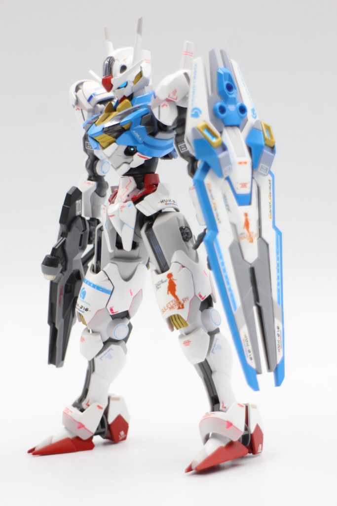 ノーマルの素立ち。もう少し痛いガンプラに仕上げたかったのですが、1/144サイズだとこの辺のアレンジが限界ですね。