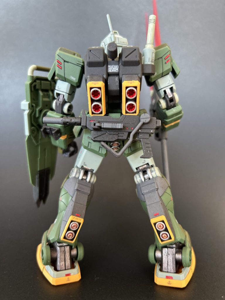 マシンガンはネオジム磁石とやらで腰部へ装着としました。