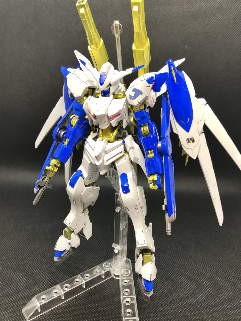 バルバトスルプスや、マルコシアスのイメージで、腕を少し延長してます。