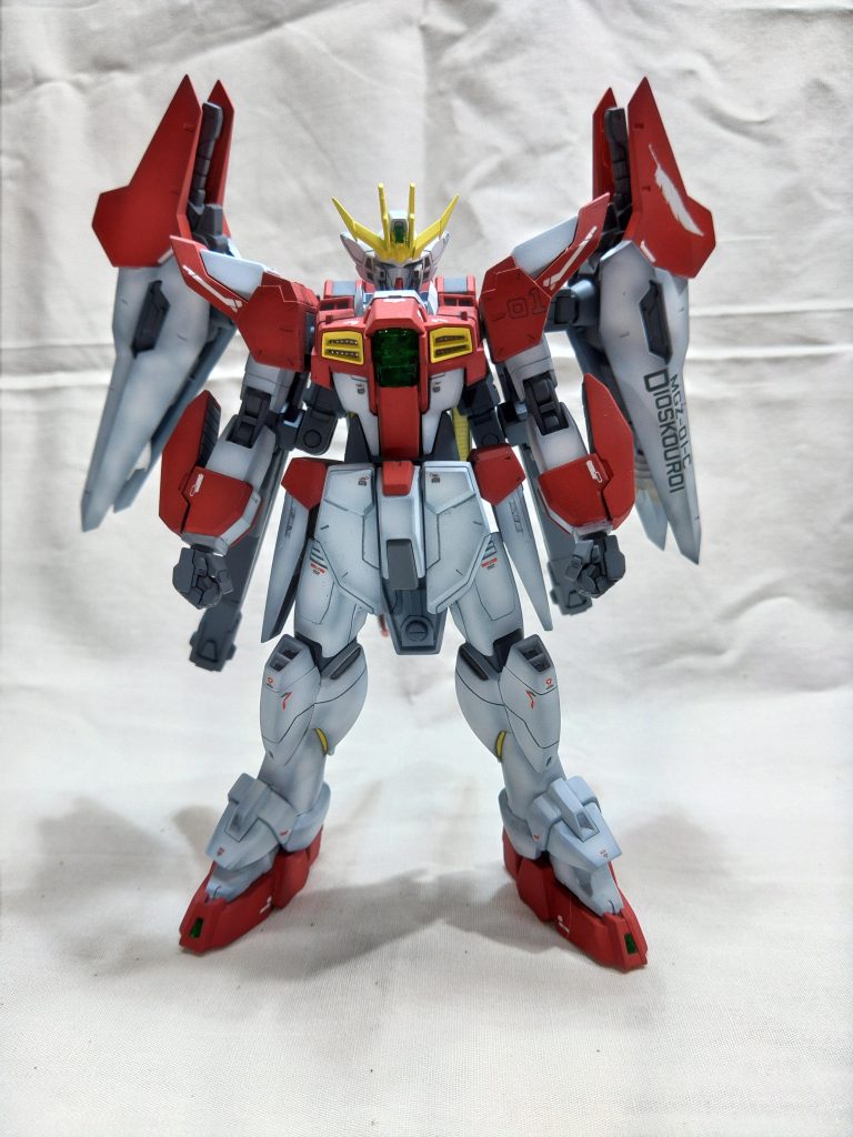 なんの変哲も無い正面カットです。ボディのクリアパーツは元のパーツをレジン複製してクリアパーツに置き換えた物を塗装してものです。今観ると少々大き過ぎましたね。