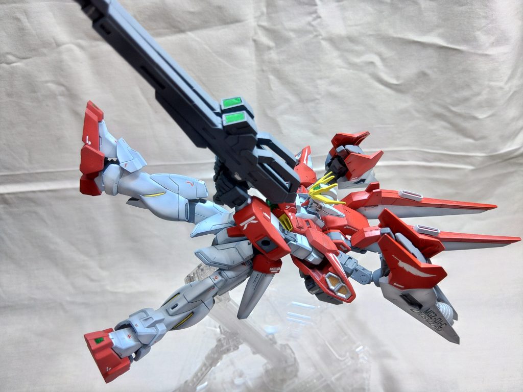 リーブラ撃ちを自然に構えれるようしたかったので、手首の可動域は重宝します。また、写真じゃ分かりませんが、プロペラン卜タンク基部はパージ後のパーツを別に作ってます(なら見せろよ)