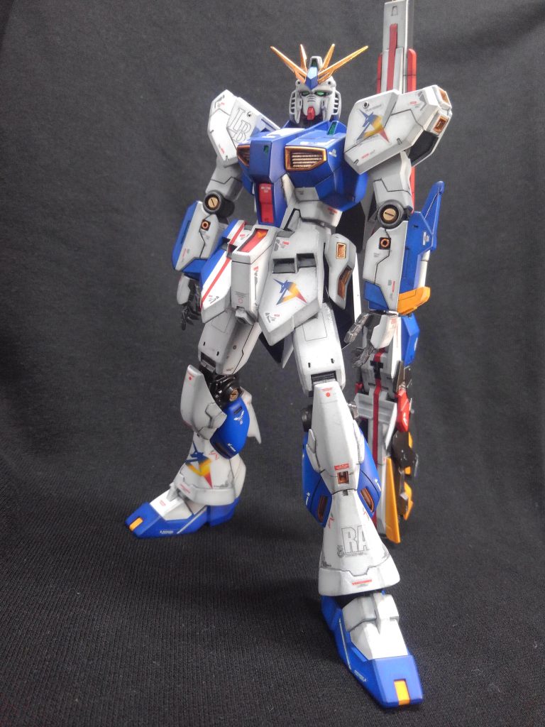 RG Hi-ν用のガンダムデカールを適当に貼り貼りしました