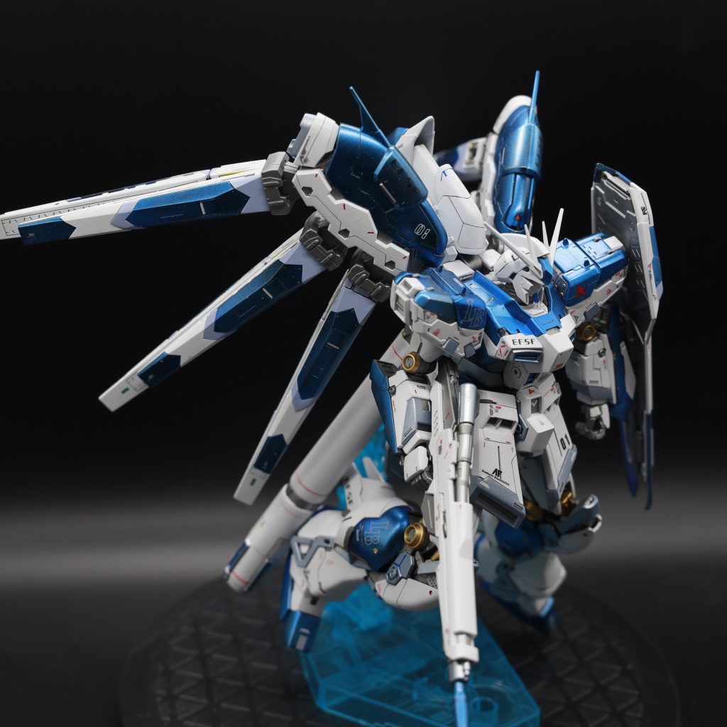 別角度から。バックパックのボリュームがいいですね。