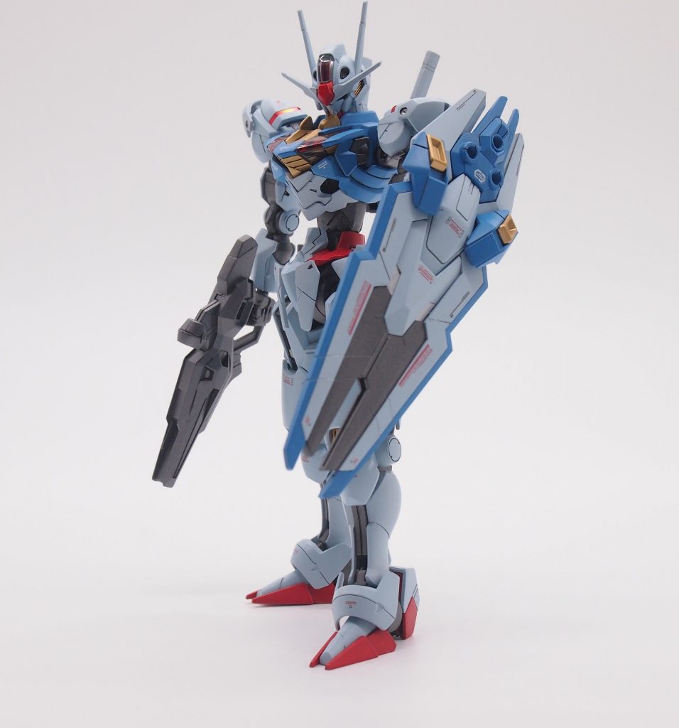 腰を3mm、腕を1mm延長しました。またクラフタさんの動画で見た、股関節のパーツを逆にすることで、脚を延長したように見せています。