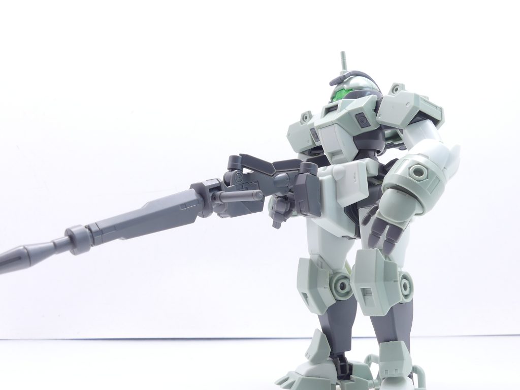 ビームライフル:チュチュ専用デミトレーナーが使用するビームライフル。本来はリード線で本体に接続し基部パーツもあるが、本キットにリード線は付属しない(リード線接続パーツはお好みで取り付ける扱い)。ジョイントパーツを使用して腰にマウント可能。ジョイントは二軸で少し持ちにくそう。