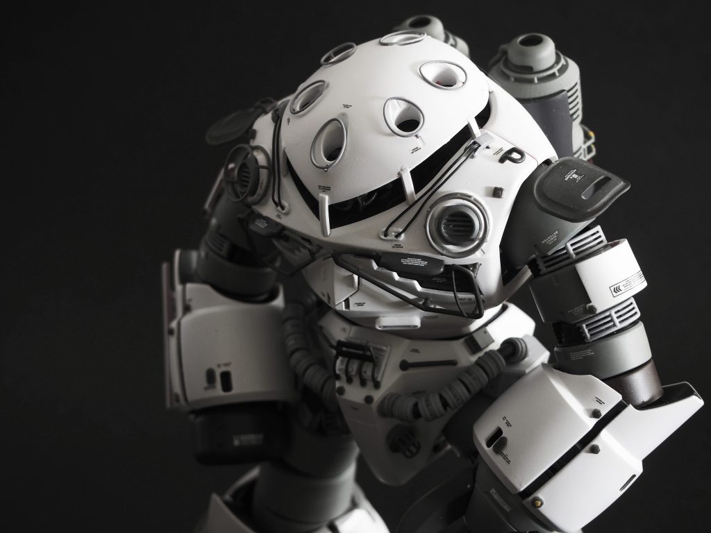 随所に細かなハッチ状のパネルを付けることでスケール感を演出してみました。