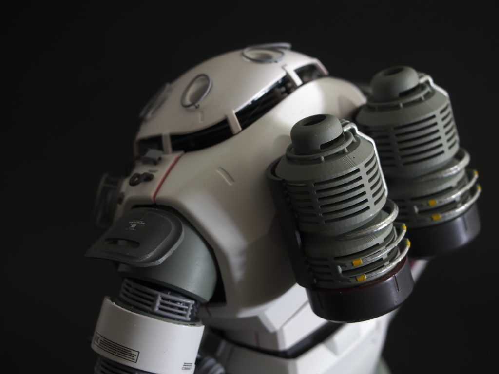 キットに付属していたバックパックはバラして他のパーツとして使っています。代わりにメイカーズのプロペラントタンクを取り付けました。