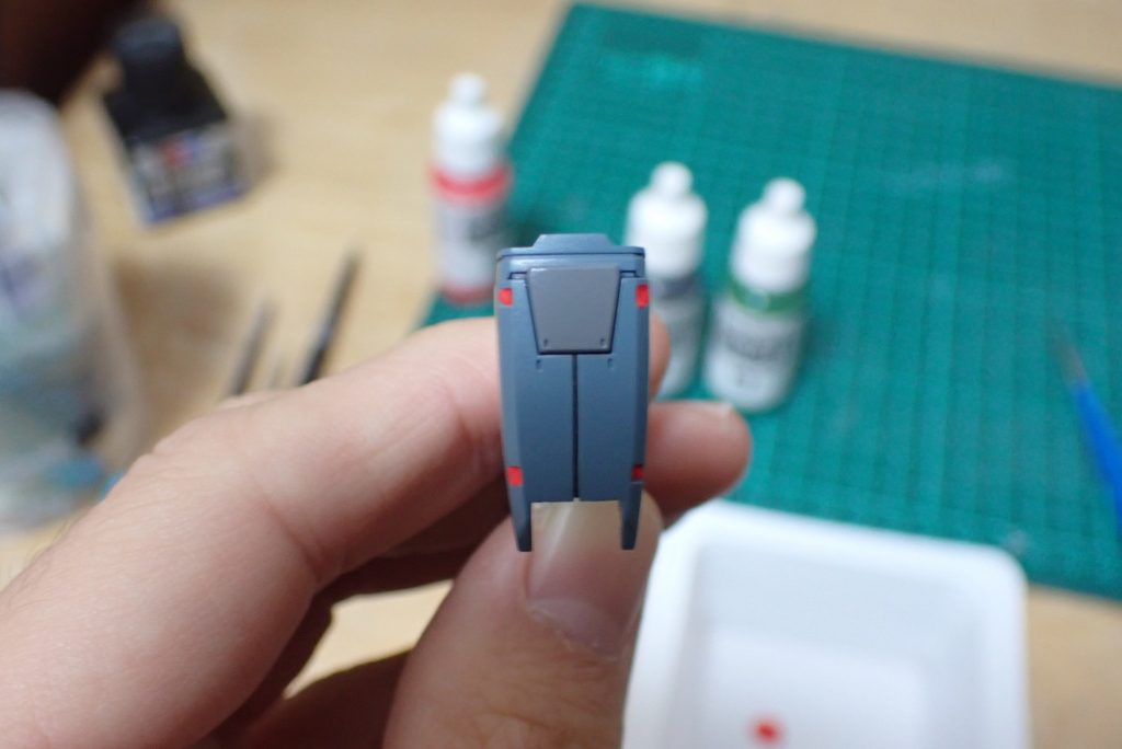 マスキングで塗分け、部分塗装