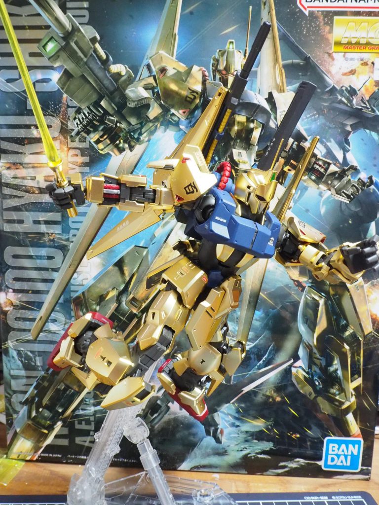 アクションベース1でディスプレイしてみました。キンキラなゴールドではない上品で落ち着いた感じ。