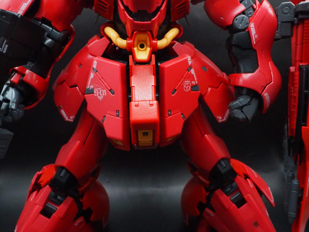 腰アーマーの前部も退色してます。これはちょっとわかりずらいかもしれないです。