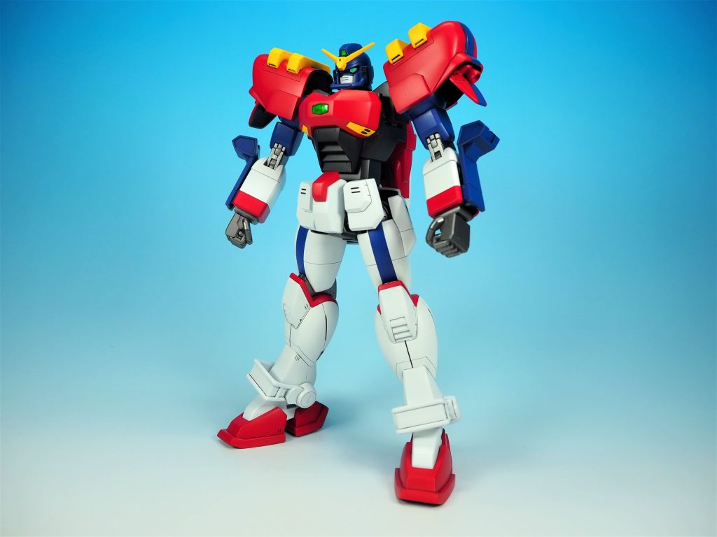 フロントフレームはMGの物をミキシングして、一部自作パーツ外装は旧キットの1/100ガンダムマックスターの物をベースにセミスクラッチした物をメインに使用アニメのマックスターをイメージしての制作なので今回はディテールは控えめ