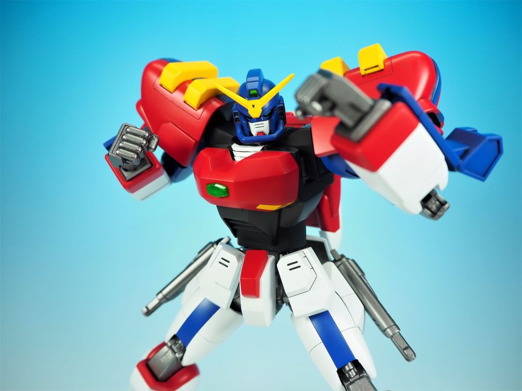 ファイティングナックルは設定通り展開ギミックを再現するだけでなく、前腕部に軸可動を設ける事でより広いポージングが可能ちなみに腕の外装は結果的に旧キット物が使用できなかったので、ほぼフルスクラッチで製作しました