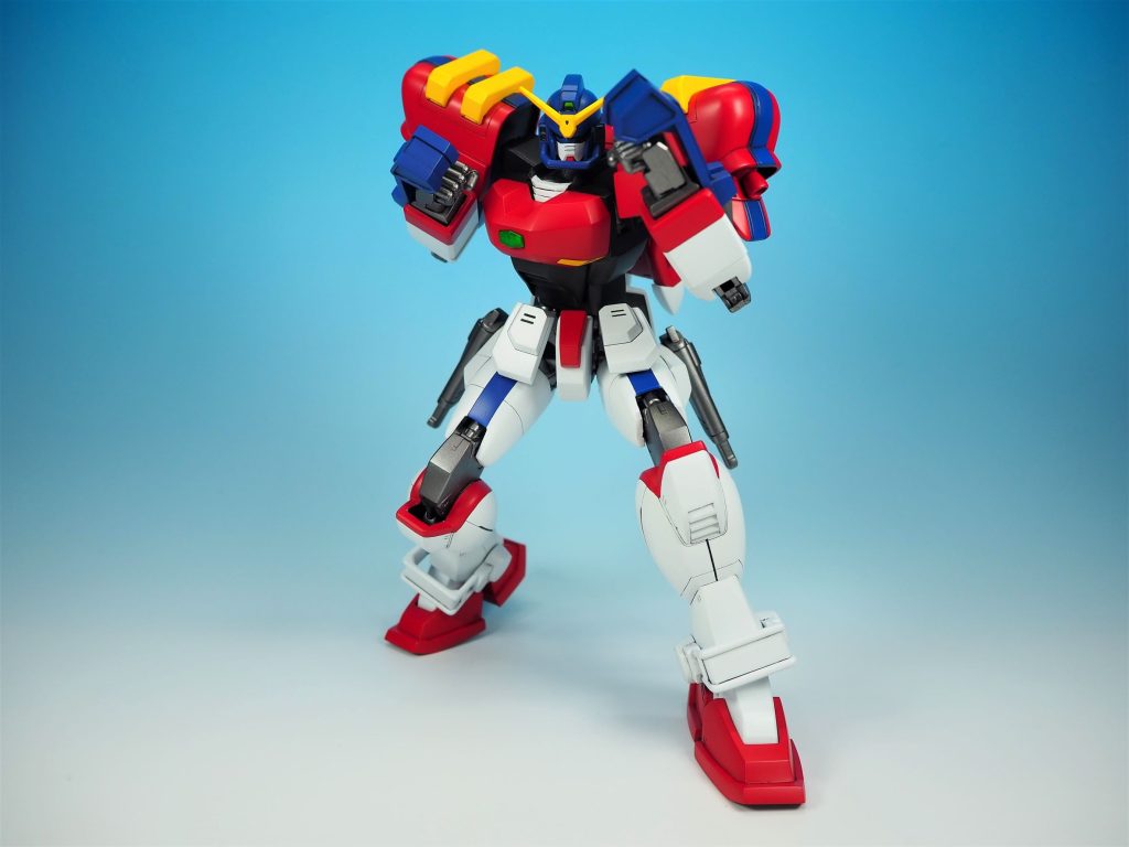可動範囲本編のイメージを忠実に再現するため、かなりこだわって製作四肢のフレームはMGの物をベースに使用したため広範囲の可動を可能にしただけでなく、足首の関節を自作してより広く、設置性の高いものに仕上げてます腰の部分もパーツの干渉を計算して作ることで、ボクサーらしい前屈みのポージングを可能にしてます