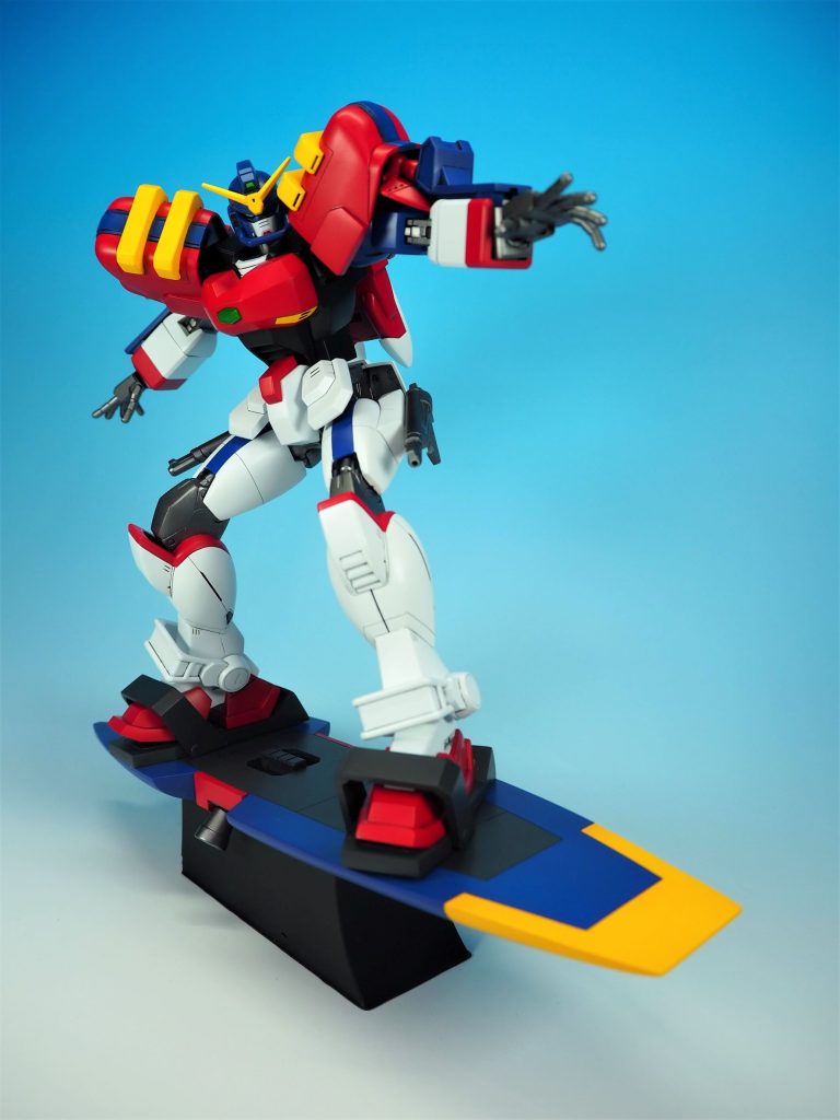 サーフィン形態本編でもあったサーフィンが可能キットには付属しない足の固定パーツは本編でも存在しなかったがゲーム作品のEXVS2にて存在が確認できた為、脚の固定時の強度確保も踏まえてこちらも1から自作つま先の金具は可動式