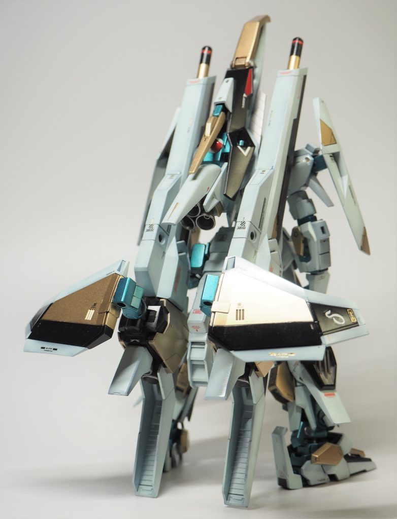 サッシの通り,かなりリアヘビーです.