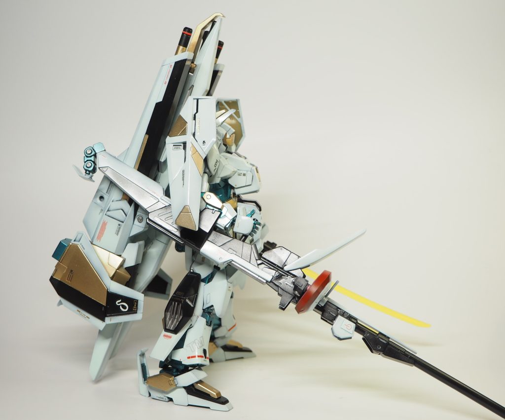 製作工程はのちほど.バスターランチャーは下手持ちで,前腕に磁石接続しています.横の厚みがなかなか.