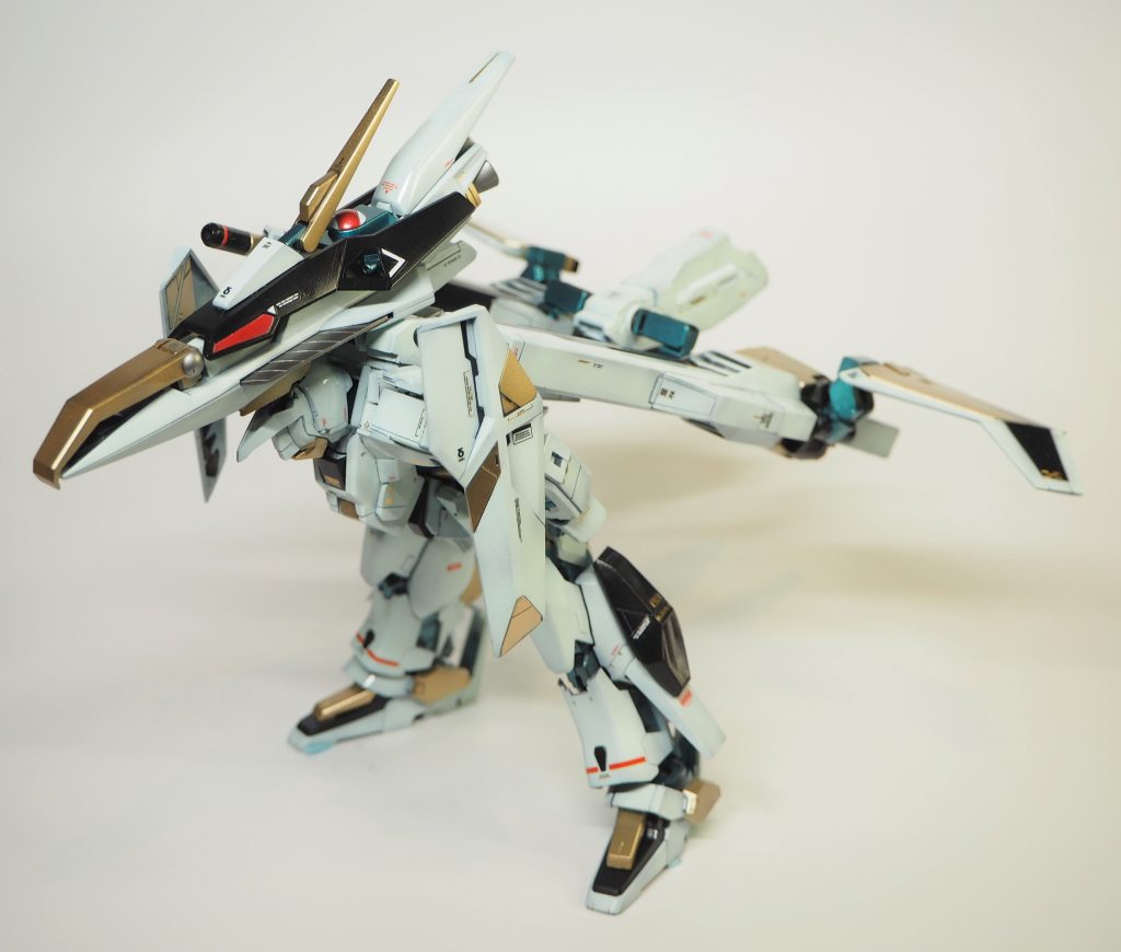 はい可変機!ウェーブライダーじゃなくてごめんよ!!不可思議-怪鳥モード-膝の可変機構を(無理やり)利用して鳥脚にしつつ,ランディング.