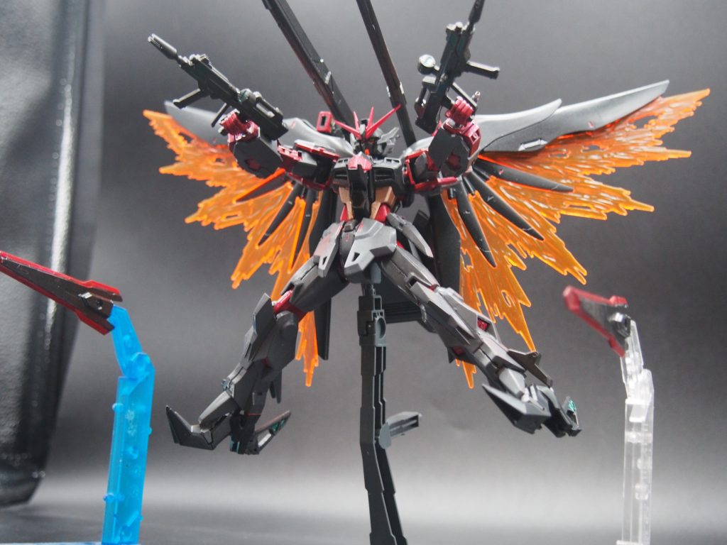 ヴァンガード・フルバースト本機の火力武装を一斉射撃その威力は絶大でガンダムヘリオスのセステットキャノンと同レベルしかしものすごくエネルギーを食う