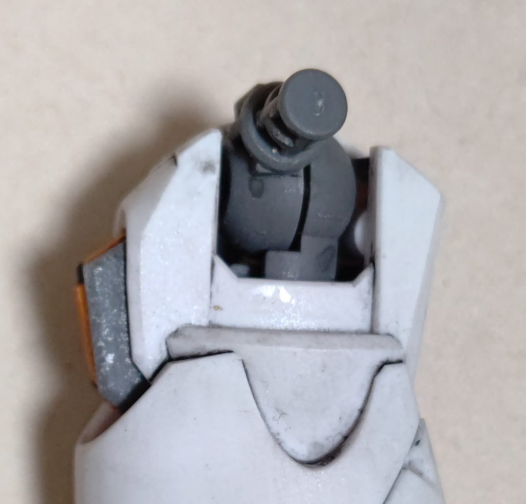 片足だけ股関節のピンを上下逆にハメた状態で合わせ目消しをしてしまったのですが、