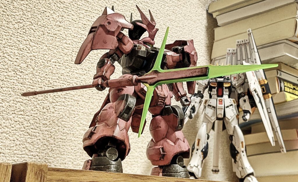 仁王立ちが様になるプロポーション。作ってみたらそのカッコよさにビックリしますね、ディランザ。