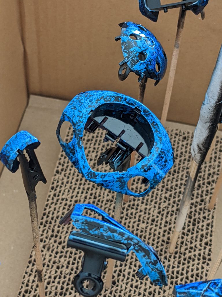 洋上迷彩っぽくしたかったので、クリアブルーで塗装しました。自分なりに上手く行ったと思います！