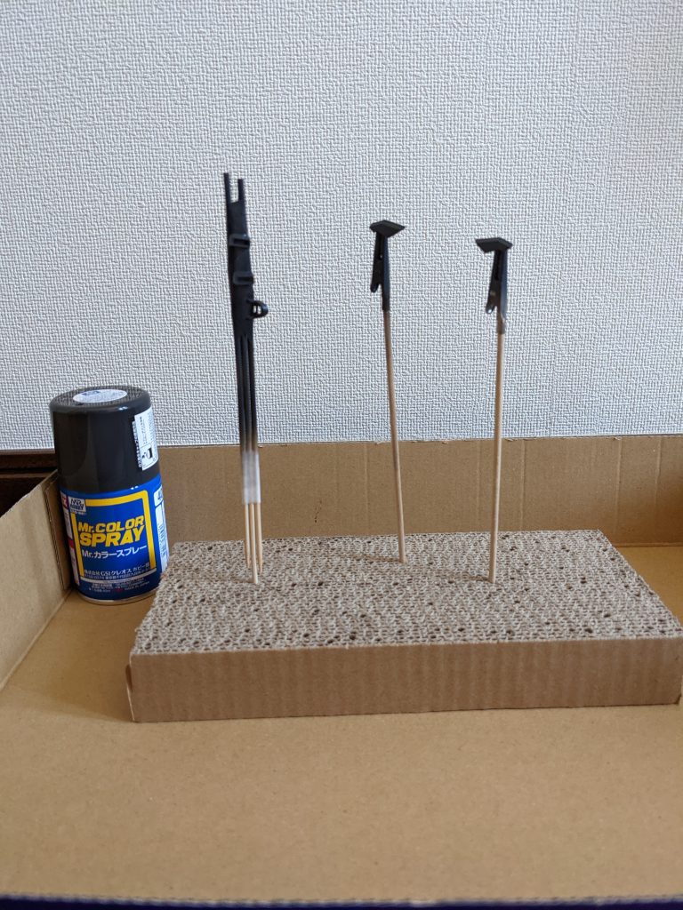 今回塗装したのはコレだけ！とりあえず完成後にトップコートだけ吹いてます。もちろん缶スプレーで。