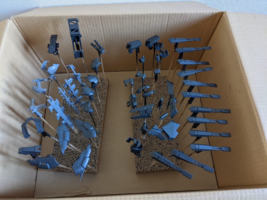 缶スプレーで屋外塗装なので、タイミングが悪いと塗装ができません…