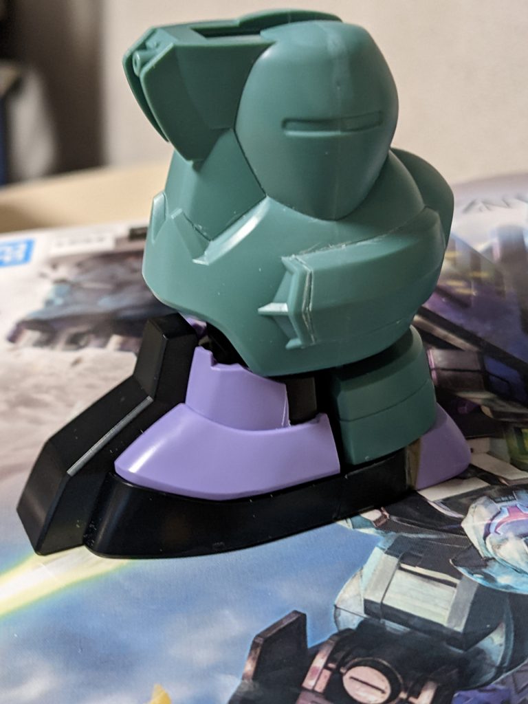 あまり進捗を写真に残さないので今回は珍しく、足回りはこんな形でしたよという。スジ彫りは失敗したので別の形に削って、なかったことに。ぐぬぬ。