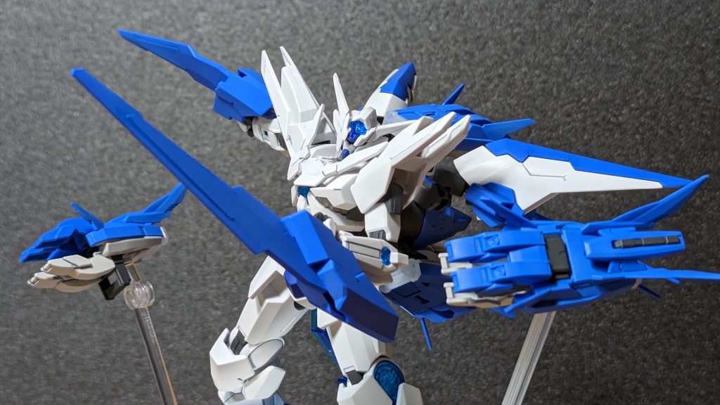 トランザムブースターのウイングソードも装備可能です。 制作動画も良ければどうぞ♪動画内ではディバイズドと言っています。にわかシステムが暴走した結果です。https://youtu.be/X6zhaSlkQzg