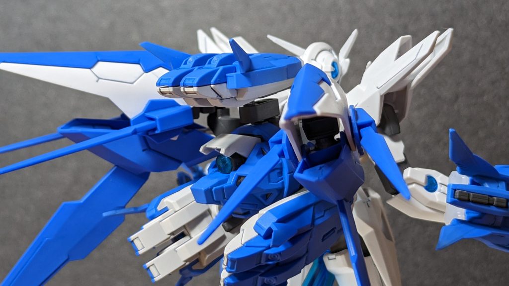 ロボット魂だかなんだかの新しく生えてきたエクシアやデュナメスがカッチョ良く、ツインドライブならぬダブルドライブということで、プトレマイオスアームズに白羽の矢がたちました。砲口をクリアパーツで塞ぎ、GNドライブに見立てました。