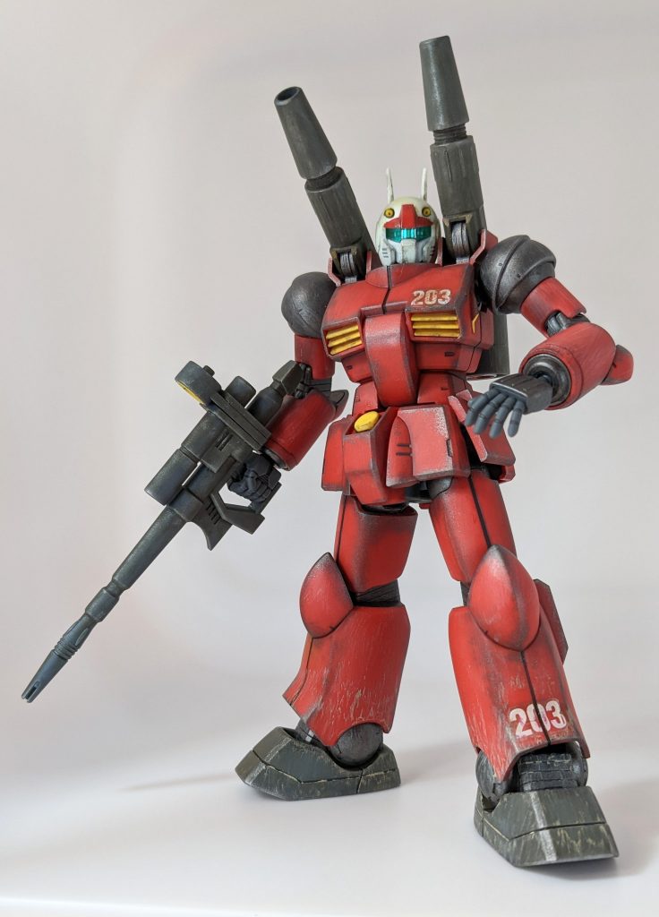 ビームライフルと肩のキャノンは頑張って合わせ目消し。汚してしまえばアラは目立ちません(笑)