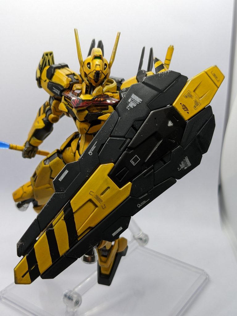 工事用のカラーリングと思わせて実は蜂をモチーフにしたカラーリングでしたというオチでした😄シールドを組み合わせると🐝みたいに見えなくもないですよね(^_^;)