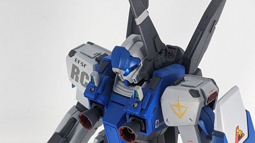 最初は最近公式で出てきたユウカジマ専用ジェガンに触発されてユウカジマ機にしようと思っていたのですが、青色を塗ってみたところ何かイメージと違う色になってしまったのでロンド・ベル隊所属機に進路変更しました笑 このジム・ナイトシーカーはジムカスタムやジムスナイパー2に迫る格好良さだと思っているので今回作ることができてとても満足しています。